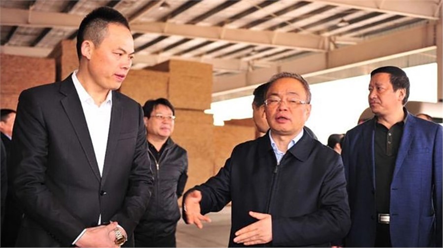 懷化市委書(shū)記彭國(guó)甫一行到工業(yè)園喬偉公司調(diào)研