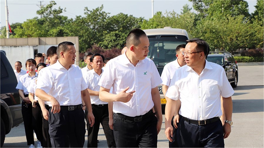 懷化市委副書(shū)記、市長(zhǎng)雷紹業(yè)一行蒞臨我公司調(diào)研指導(dǎo)。